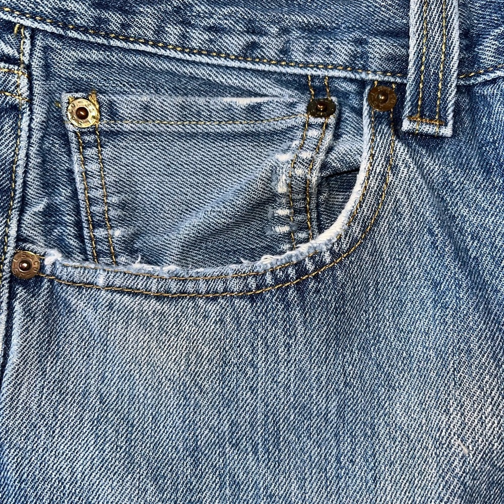 Levi’s 501 Jeans Light Wash Denim Size 36x29 Worn In Distressed 100% Cotton - Picture 4 of 5
